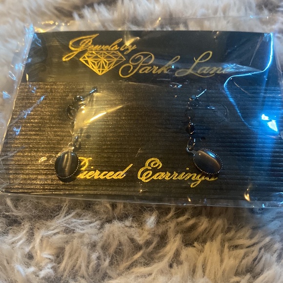 Park lane earrings - Picture 3 of 3